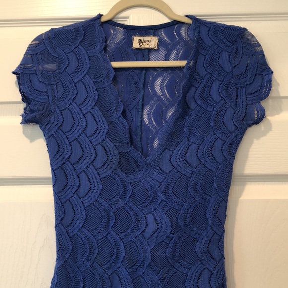 Nightcap Deep V Lace Dress - Picture 4 of 8